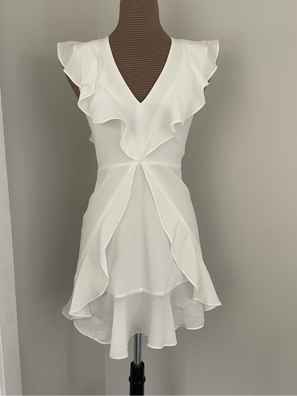 BCBG White Ruffle V-Neck Women’s Dress Size 2